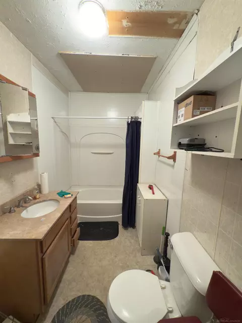 Bath - 126 Jefferson, Sandusky, MI 48471 photo 1 of 2