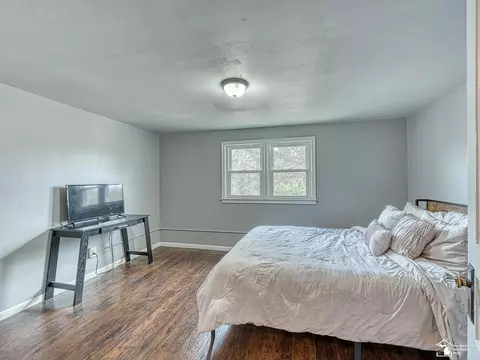 Bedroom - 12865 Matthews, Carleton, MI 48117 photo 4 of 5