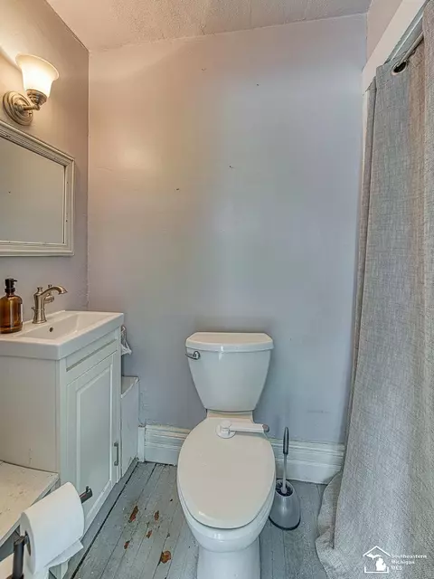 Bath - 12865 Matthews, Carleton, MI 48117 photo 3 of 3