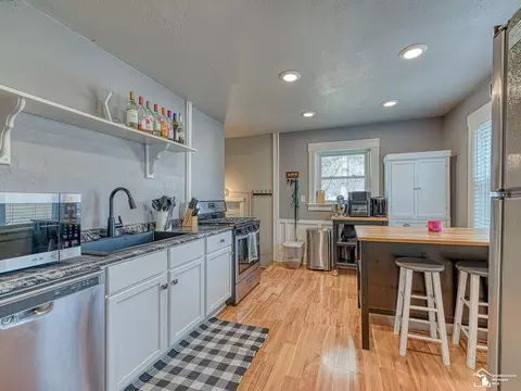 Kitchen - 12865 Matthews, Carleton, MI 48117 photo 2 of 4
