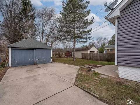 Exterior - 12865 Matthews, Carleton, MI 48117 photo 7 of 9