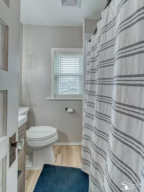 Bath - 12865 Matthews, Carleton, MI 48117 photo 2 of 3
