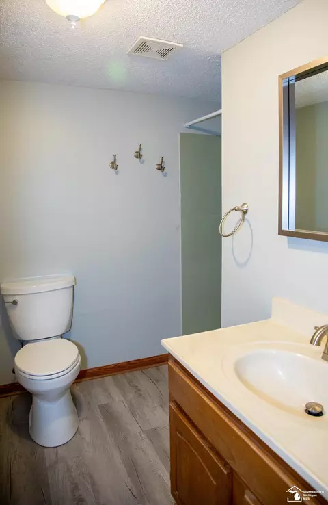 Bath - 1121 Handy, Monroe, MI 48162 photo 6 of 6