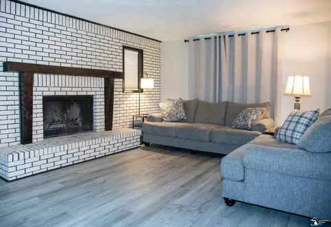 Living - 1121 Handy, Monroe, MI 48162 photo 2 of 3