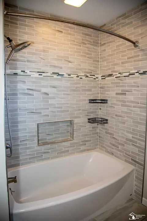 Bath - 1121 Handy, Monroe, MI 48162 photo 2 of 6