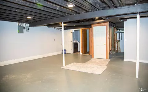 Entry Way - 1121 Handy, Monroe, MI 48162 photo 2 of 2
