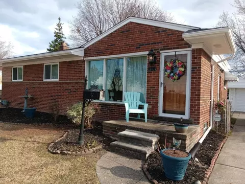 18716 Florence, Roseville, MI 48066