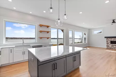 8076 Clarks Cv, Addison, MI 49220 photo 9