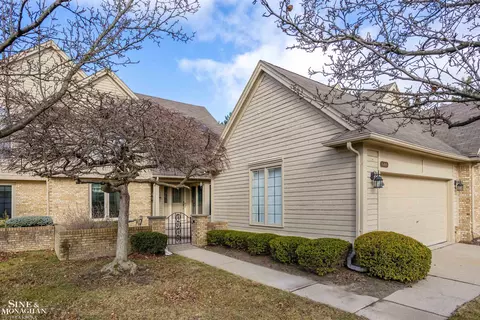 16869 Boulder Way, Macomb, MI 48042