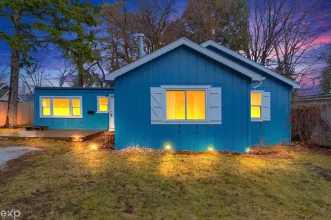 3220 Stone St, Port Huron, MI 48060