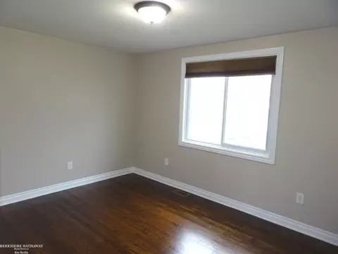31807 Eiffel, Warren, MI 48088 photo 8
