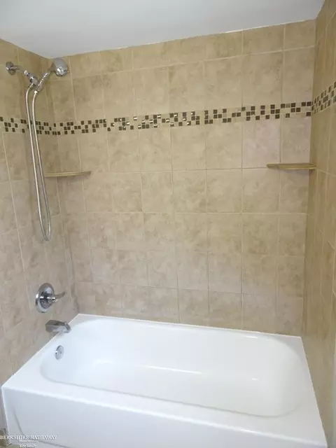 31807 Eiffel, Warren, MI 48088 photo 10