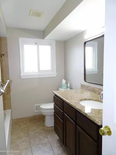 31807 Eiffel, Warren, MI 48088 photo 9