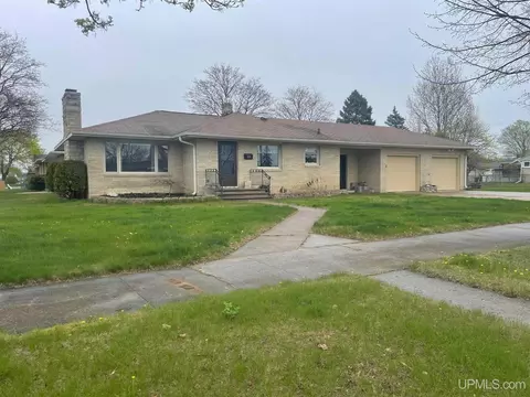 1926 N 10th, Escanaba, MI 49829