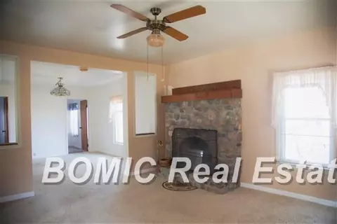Living - 206 Prospect, Vassar, MI 48768 photo 4 of 5