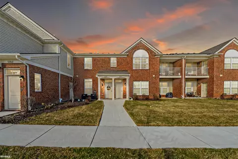 51839 E Pointe Ln UNIT 29, Chesterfield, MI 48051