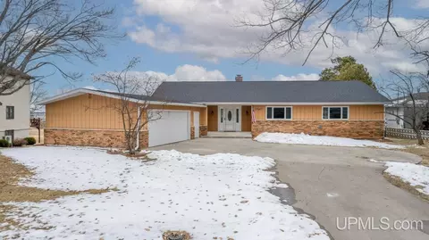 2545 Lake Shr, Escanaba, MI 49829