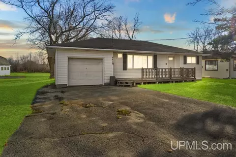 6438 State, Garden, MI 49835