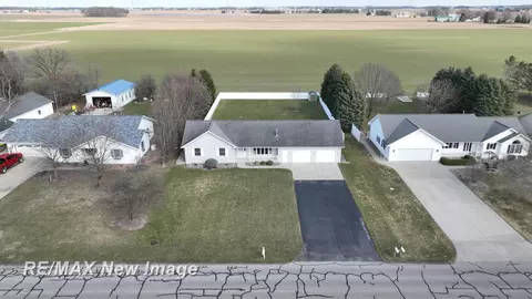 1883 S Van Buren, Reese, MI 48757