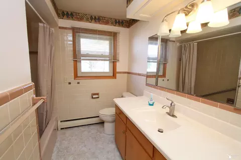 Bath - 1845 N Custer, Monroe, MI 48162 photo 1 of 2