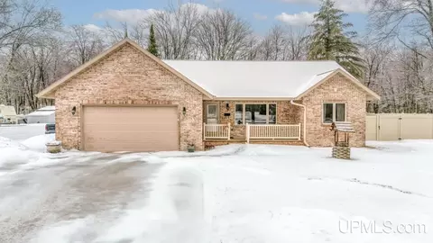 5175 18th, Escanaba, MI 49829