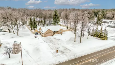 5175 18th, Escanaba, MI 49829 photo 3