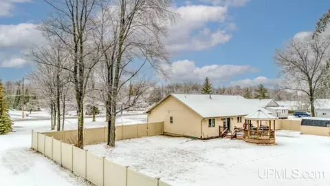 5175 18th, Escanaba, MI 49829 photo 4