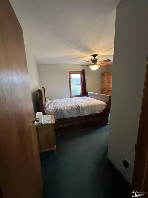 Bedroom - 9405 Crabb, Temperance, MI 48182 photo 2 of 5