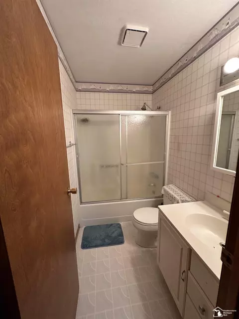Bath - 9405 Crabb, Temperance, MI 48182 photo 3 of 4