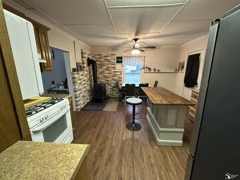 Kitchen - 9405 Crabb, Temperance, MI 48182 photo 4 of 4