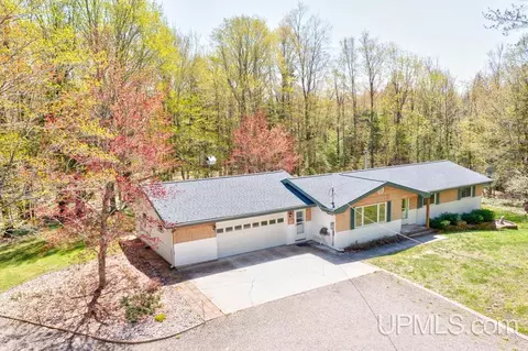 157 Maple Grv, Skandia, MI 49885