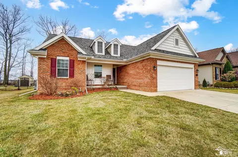 9481 Maple Ridge Dr, Newport, MI 48166