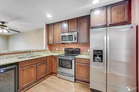 Kitchen - 3126 Charme Hbr, Monroe, MI 48162 photo 3 of 5
