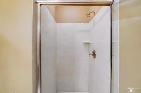 Bath - 3126 Charme Hbr, Monroe, MI 48162 photo 12 of 13
