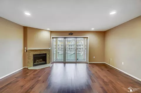 Living - 3126 Charme Hbr, Monroe, MI 48162 photo 2 of 11