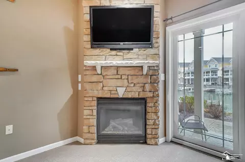Living - 3126 Charme Hbr, Monroe, MI 48162 photo 10 of 11