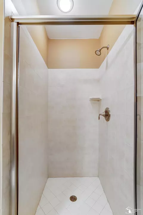 Bath - 3126 Charme Hbr, Monroe, MI 48162 photo 13 of 13
