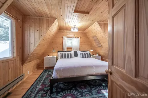 Bedroom - 1320 S Helen Lk, Ishpeming, MI 49849 photo 4 of 7