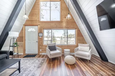 Living - 1320 S Helen Lk, Ishpeming, MI 49849 photo 2 of 3