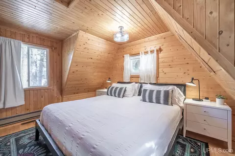 Bedroom - 1320 S Helen Lk, Ishpeming, MI 49849 photo 5 of 7