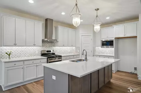 Kitchen - 300 Central Park Blvd, Monroe, MI 48162 photo 3 of 10