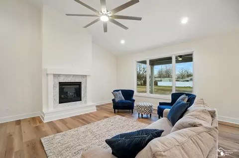 Living - 300 Central Park Blvd, Monroe, MI 48162 photo 3 of 5