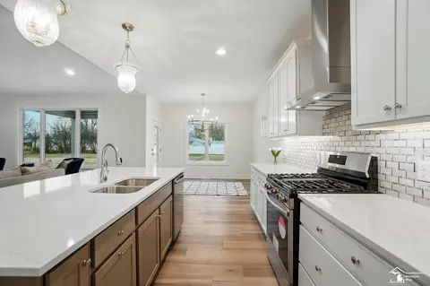 Kitchen - 300 Central Park Blvd, Monroe, MI 48162 photo 10 of 10