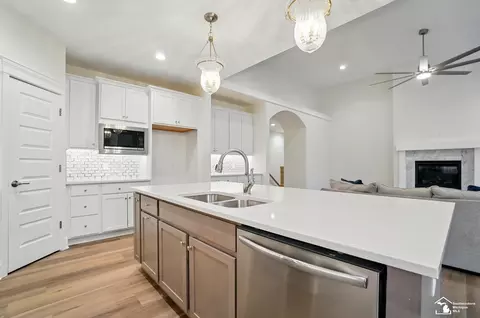 Kitchen - 300 Central Park Blvd, Monroe, MI 48162 photo 7 of 10