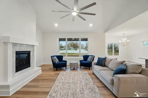 Living - 300 Central Park Blvd, Monroe, MI 48162 photo 2 of 5