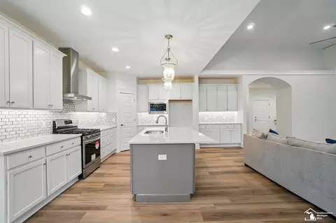 Kitchen - 300 Central Park Blvd, Monroe, MI 48162 photo 4 of 10