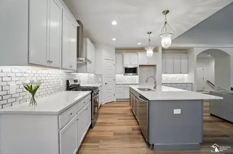 Kitchen - 300 Central Park Blvd, Monroe, MI 48162 photo 6 of 10