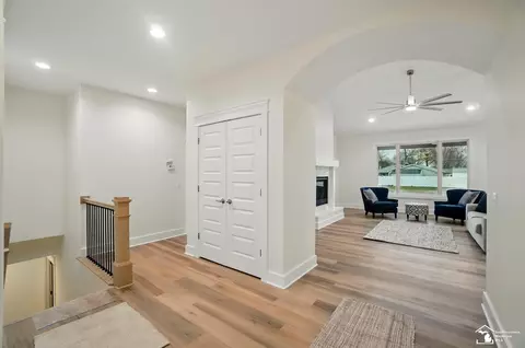 Entry Way - 300 Central Park Blvd, Monroe, MI 48162 photo 5 of 8