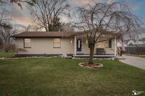 1712 Center, Carleton, MI 48117