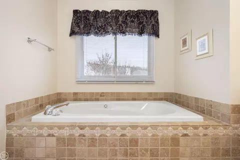 Bath - 45819 Winthrop, Macomb, MI 48044 photo 3 of 5